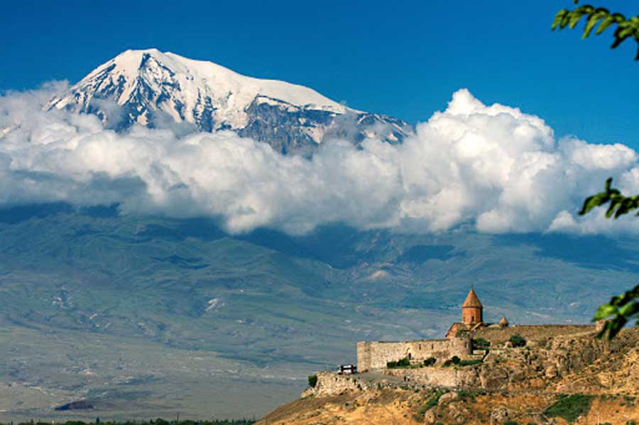 Why is Mount Ararat very important for Armenians and Kurds?
